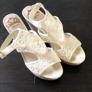 Cream wedges